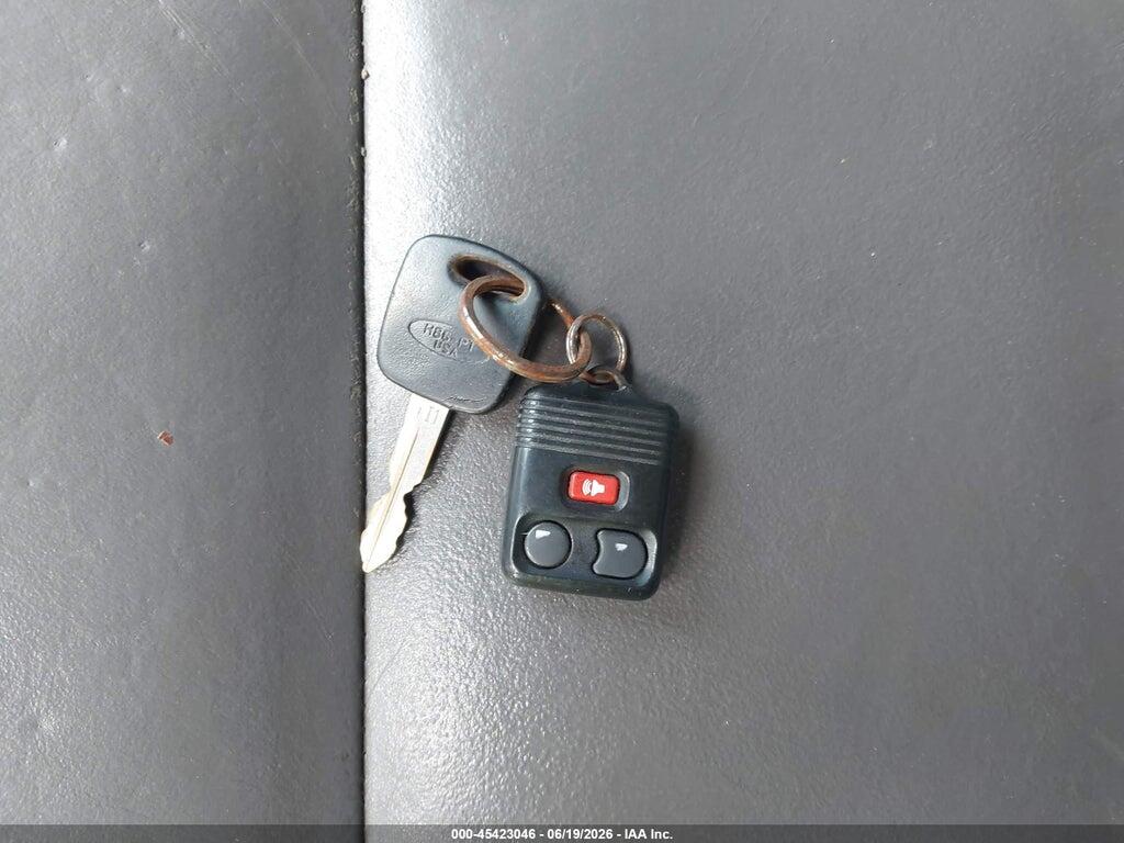 1FMCU04132KB14534 2002 FORD ESCAPE photo no. 11