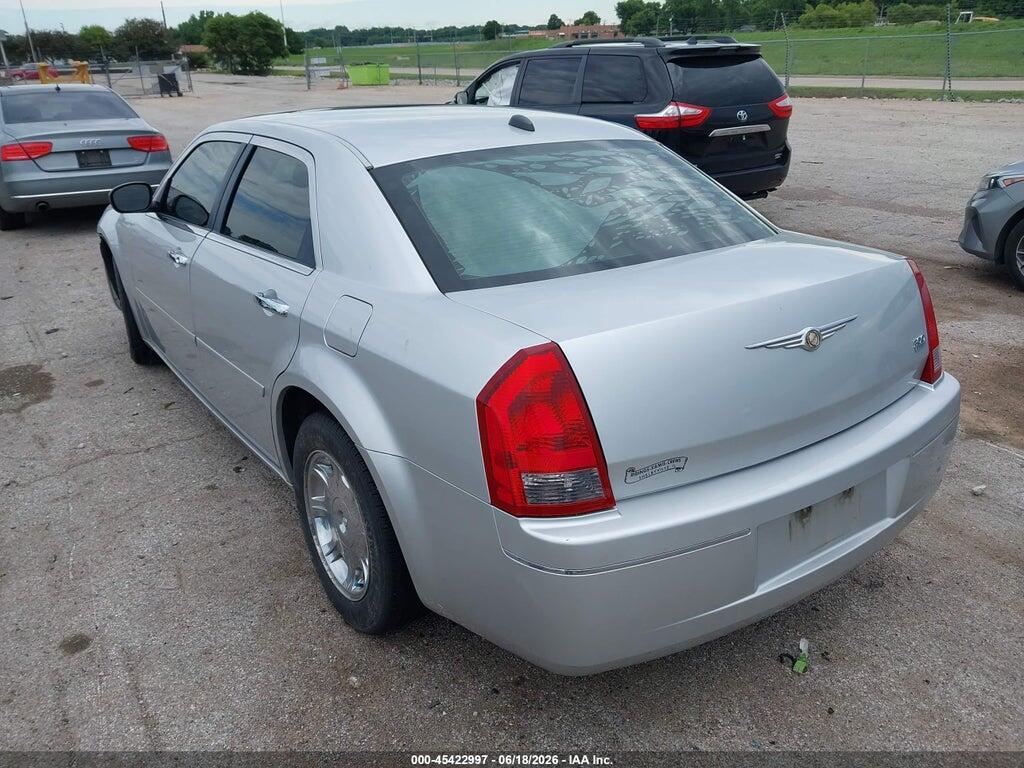 2C3AA53G35H644610 2005 CHRYSLER 300 photo no. 3