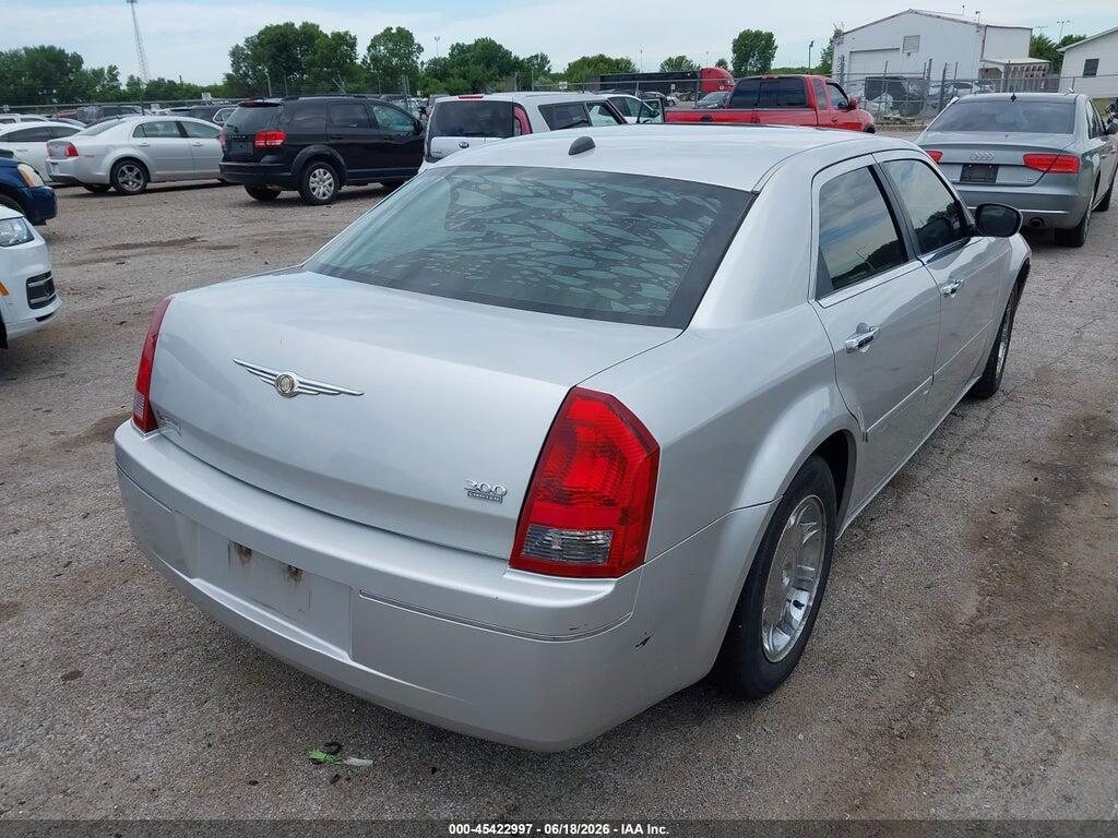 2C3AA53G35H644610 2005 CHRYSLER 300 photo no. 4
