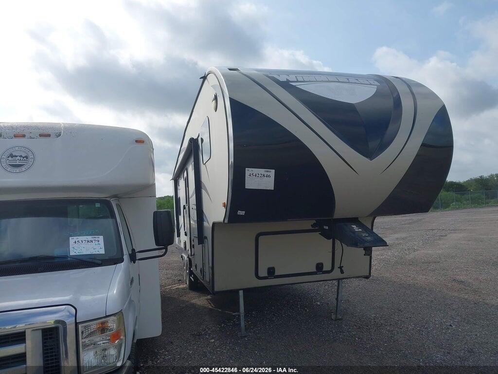 54CB12Y28F1V11272 2015 WINNEBAGO VOYAGE photo no. 1