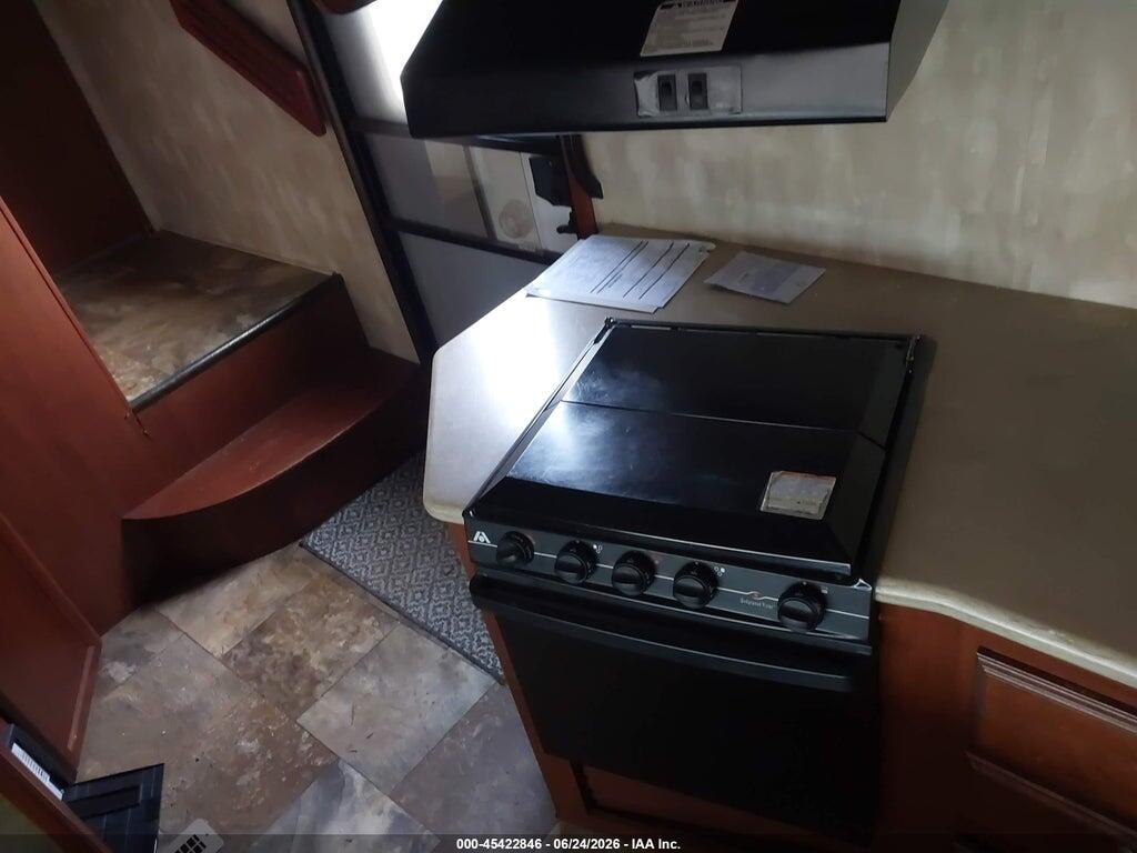54CB12Y28F1V11272 2015 WINNEBAGO VOYAGE photo no. 12