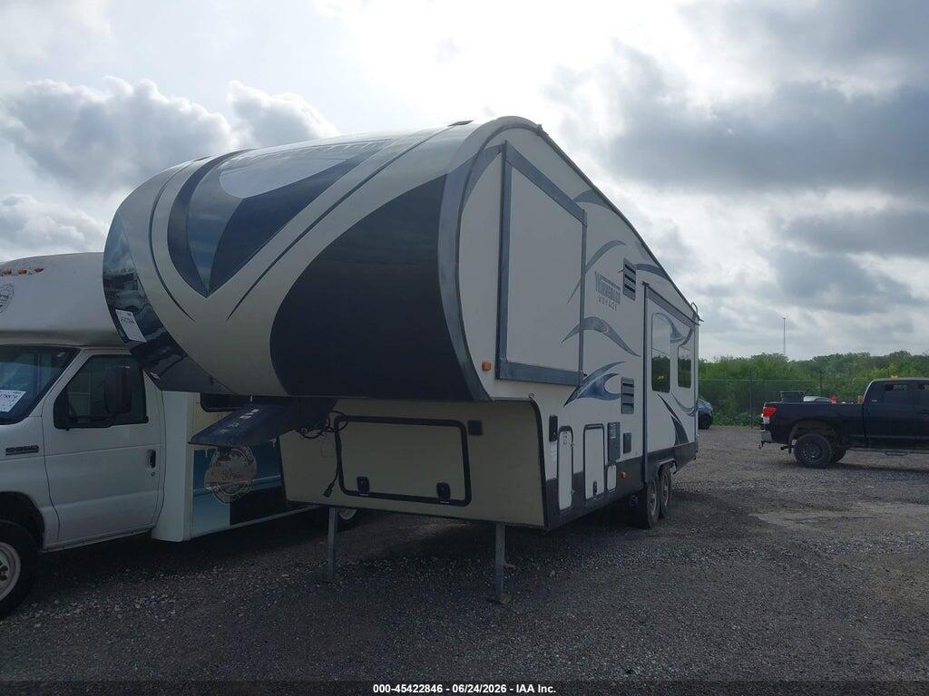 54CB12Y28F1V11272 2015 WINNEBAGO VOYAGE photo no. 2