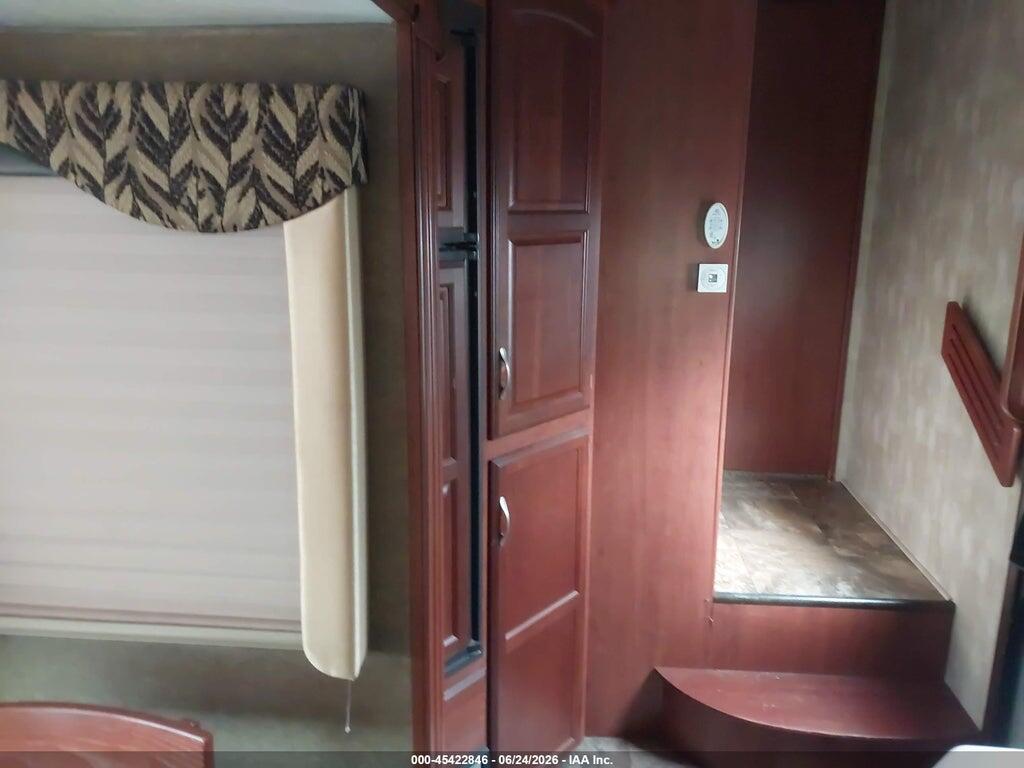 54CB12Y28F1V11272 2015 WINNEBAGO VOYAGE photo no. 8