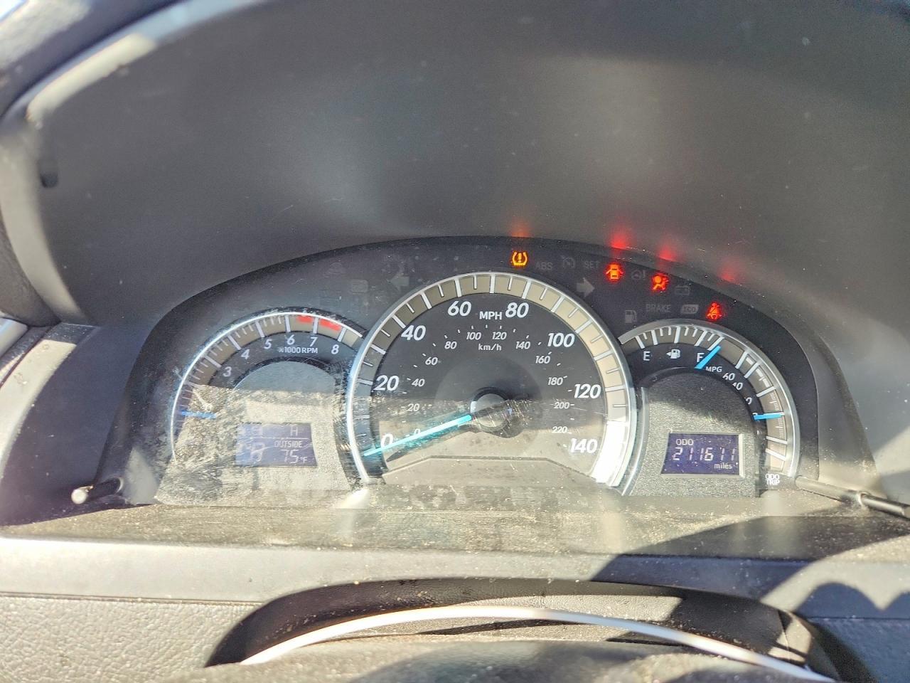 2013 TOYOTA CAMRY SE — Фото 9 из 13