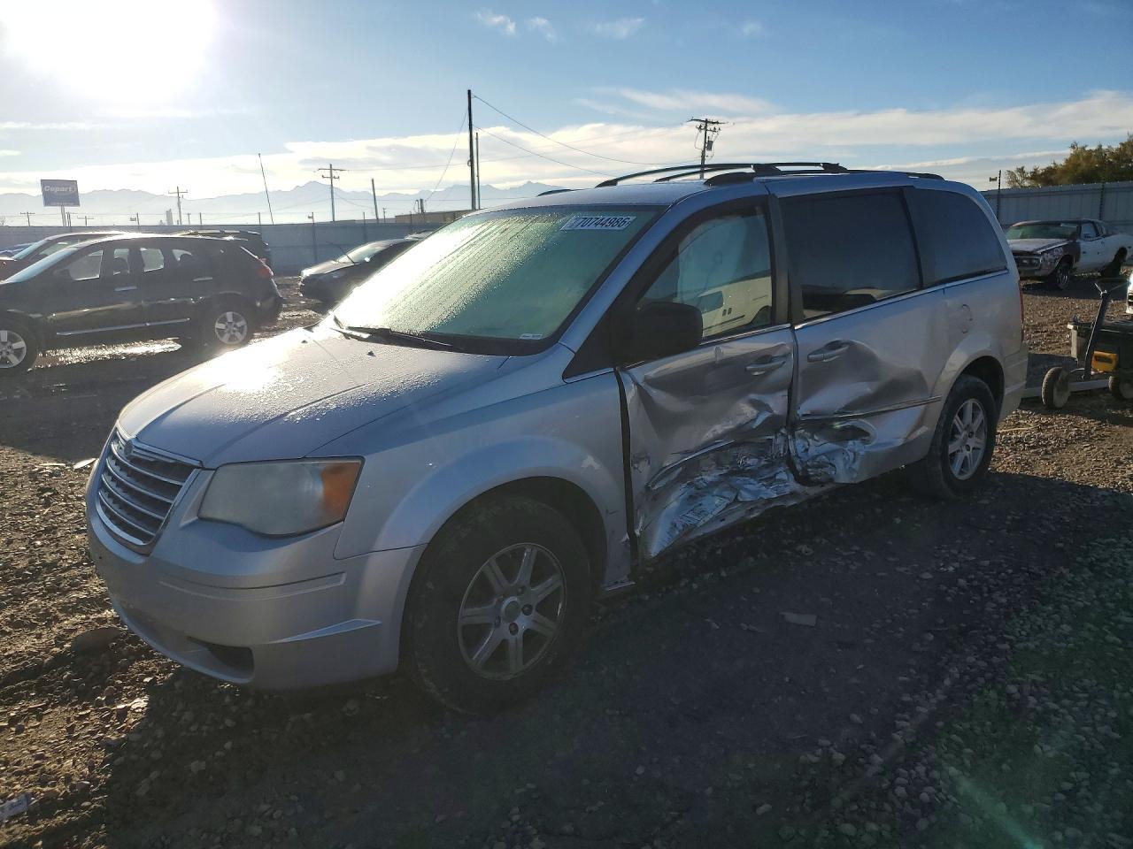 2010 CHRYSLER TOWN & COUNTRY TOURING