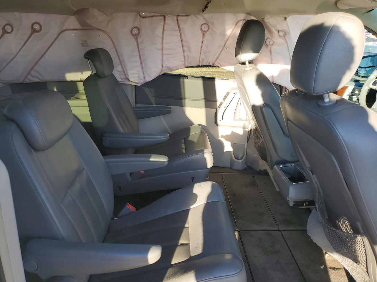 2010 CHRYSLER TOWN & COUNTRY TOURING — Фото 11 из 13