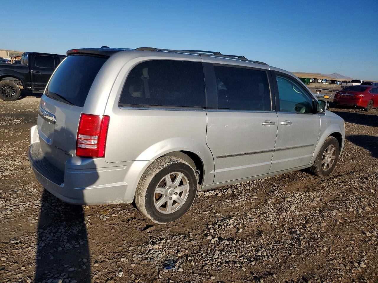 2010 CHRYSLER TOWN & COUNTRY TOURING — Фото 3 из 13
