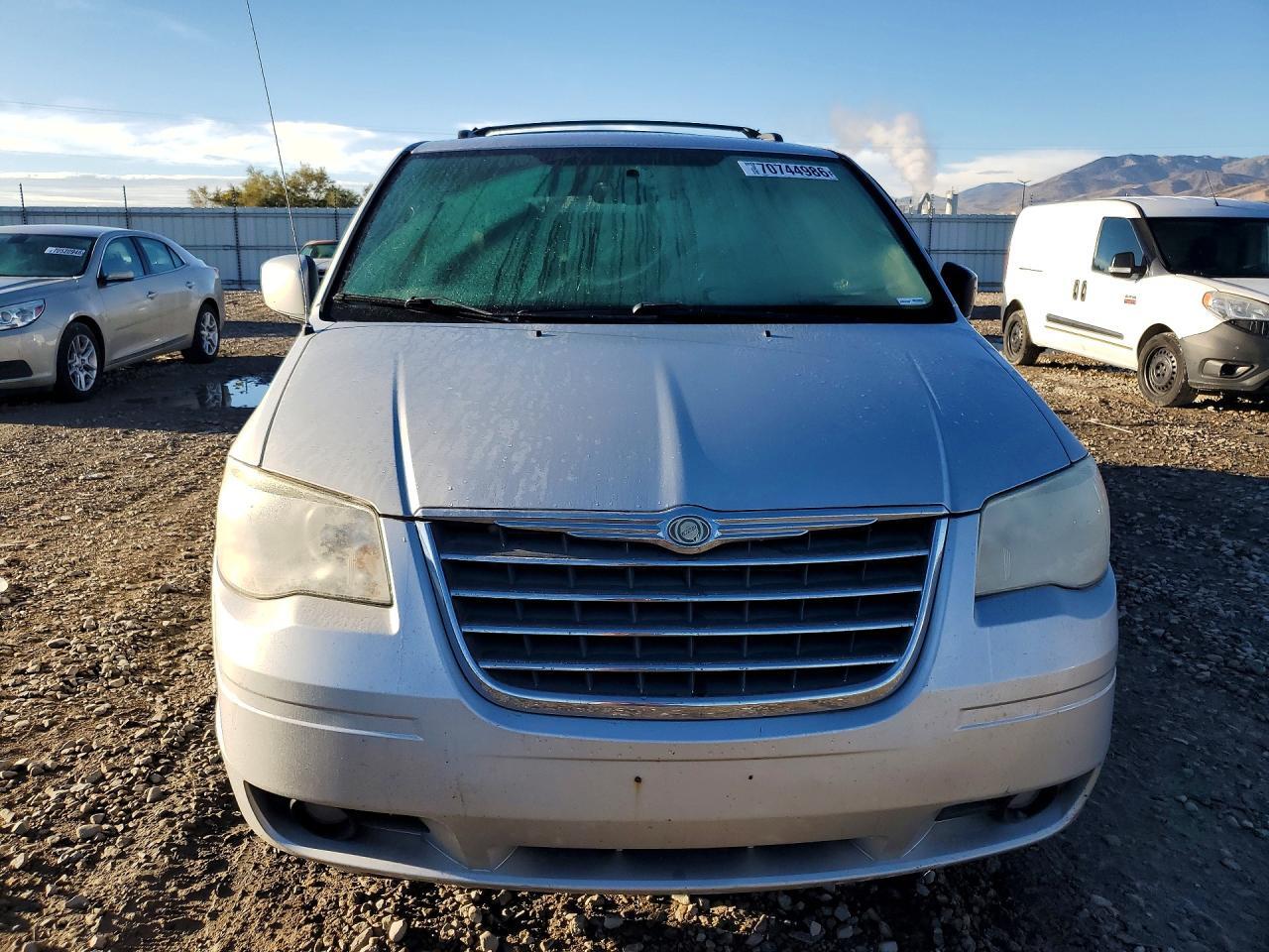 2010 CHRYSLER TOWN & COUNTRY TOURING — Фото 5 из 13