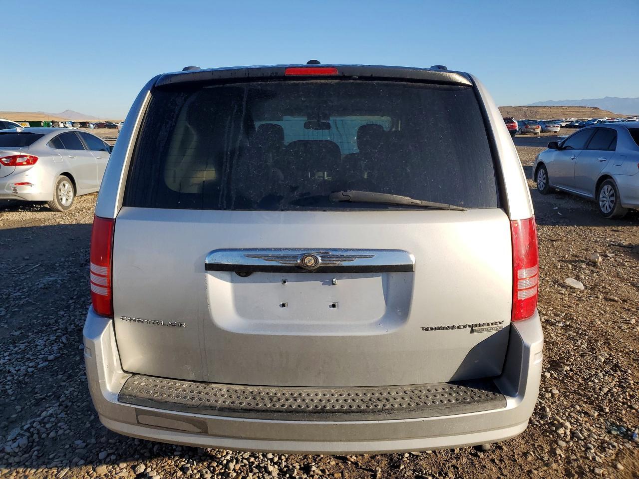 2010 CHRYSLER TOWN & COUNTRY TOURING — Фото 6 из 13