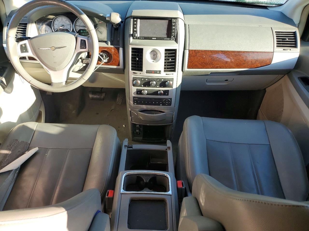 2010 CHRYSLER TOWN & COUNTRY TOURING — Фото 8 из 13