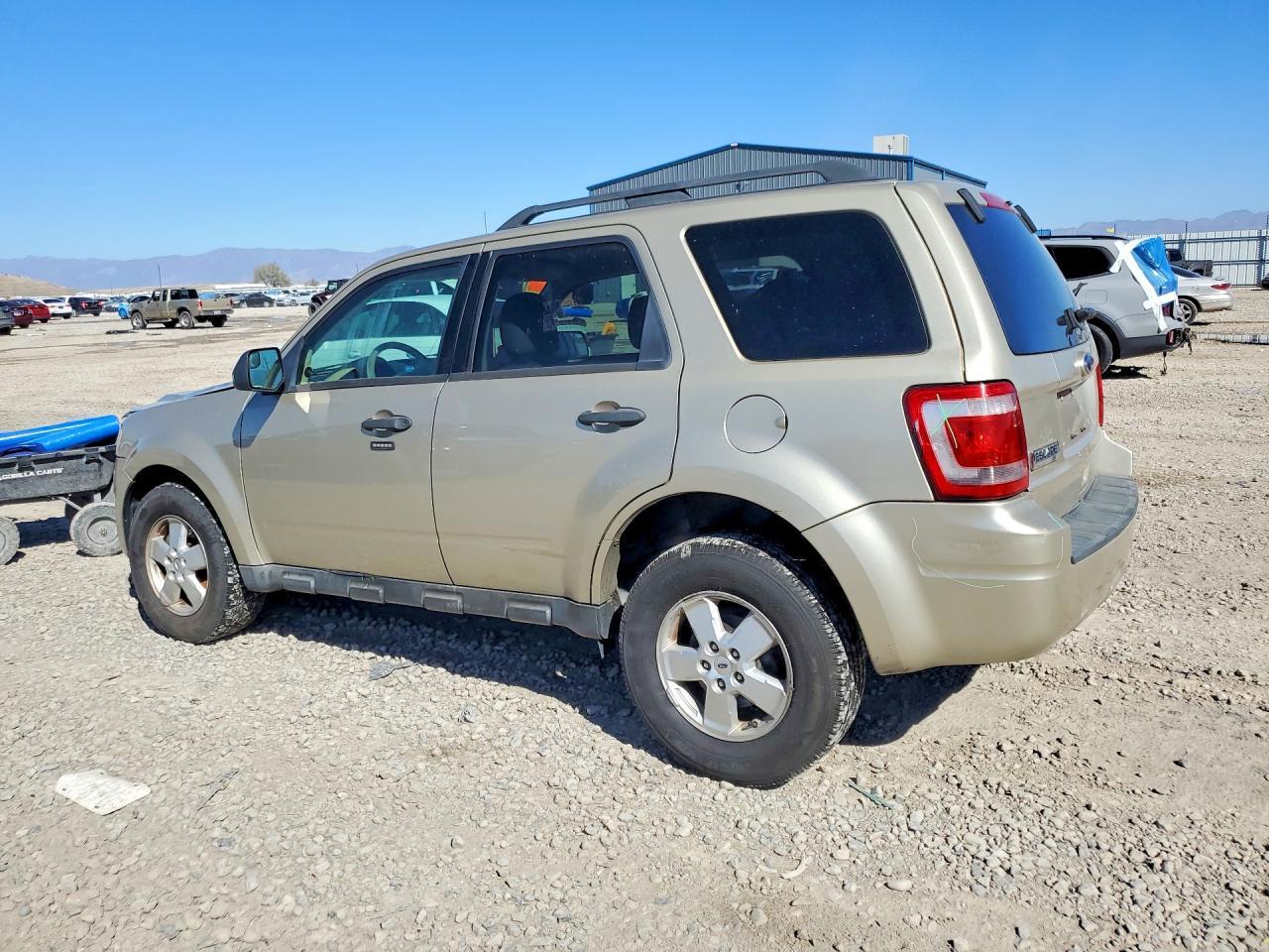 2010 FORD ESCAPE XLT — Фото 2 из 12