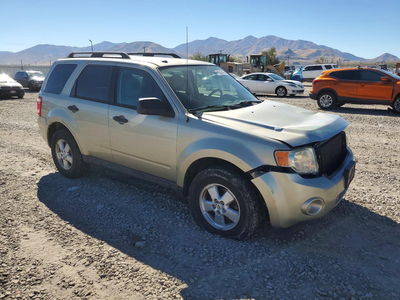 2010 FORD ESCAPE XLT — Фото 4 из 12