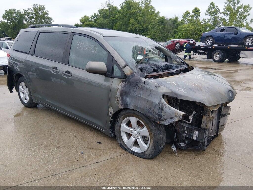 5TDKK3DC6BS045601 2011 TOYOTA SIENNA photo no. 1