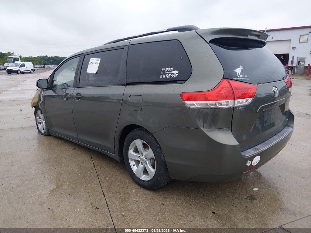 5TDKK3DC6BS045601 2011 TOYOTA SIENNA photo no. 3