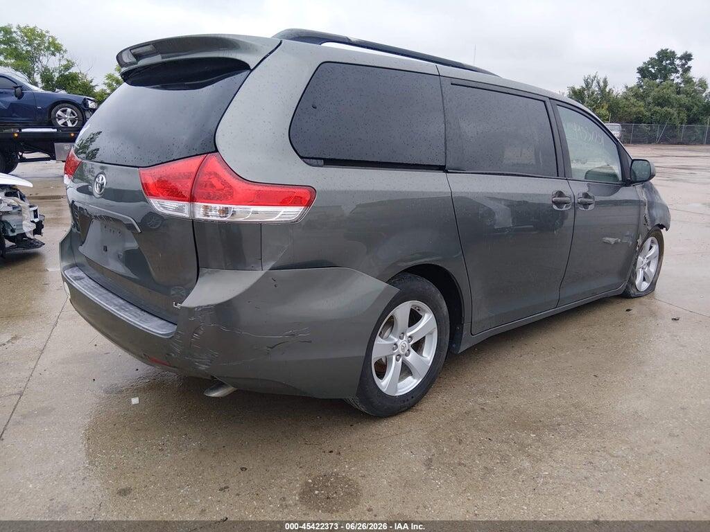 5TDKK3DC6BS045601 2011 TOYOTA SIENNA photo no. 4