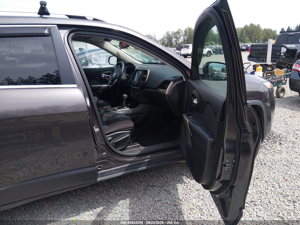 1C4PJMCB5HW657885 2017 JEEP CHEROKEE photo no. 5