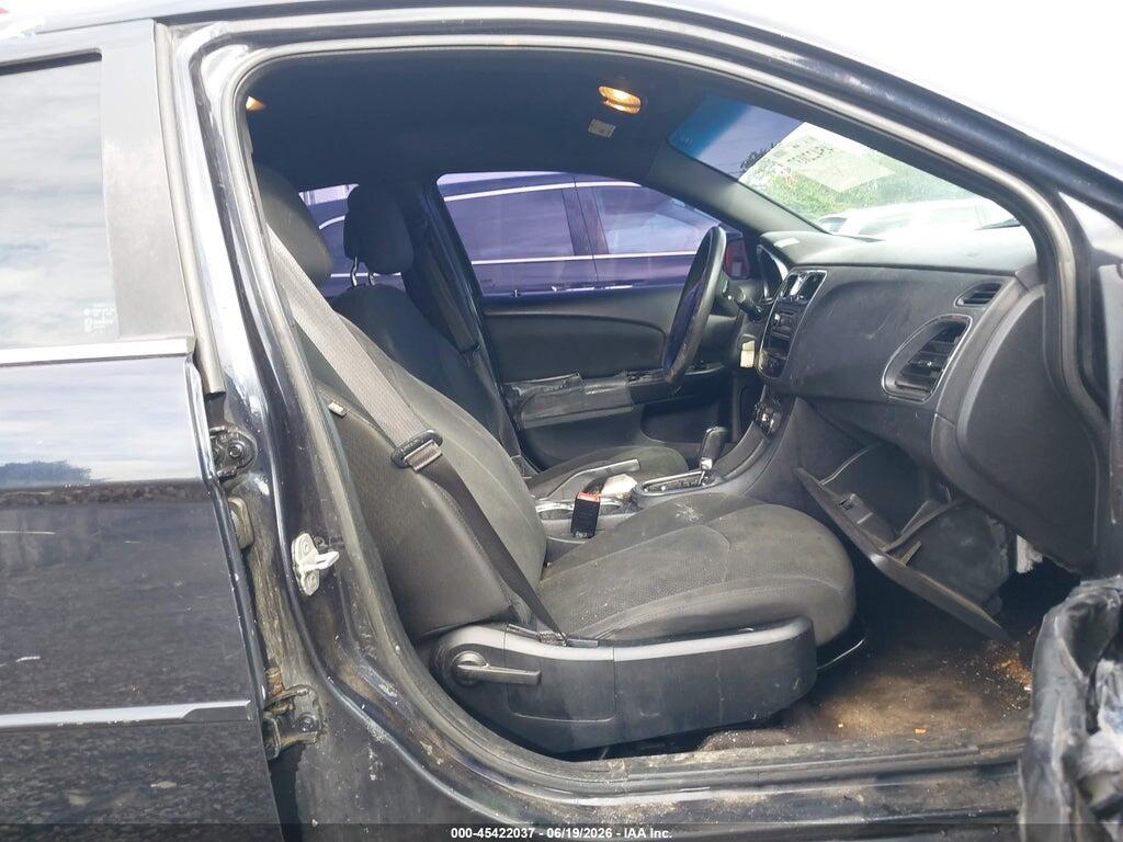 1C3BC4FB2BN558118 2011 CHRYSLER 200 photo no. 5