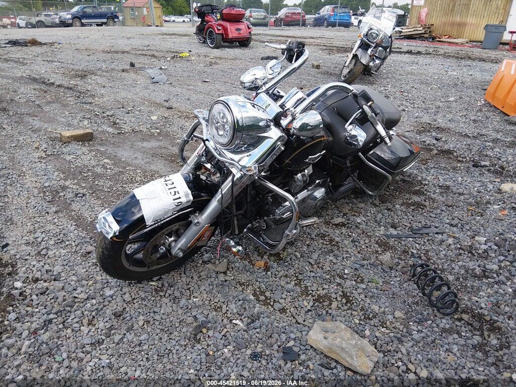 1HD1FBC12HB608443 2017 HARLEY-DAVIDSON FLHR photo no. 2
