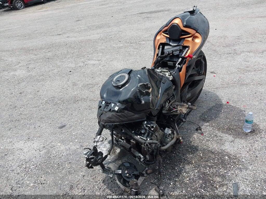 JS1EJ11B9N7101586 2022 SUZUKI GSX1300 photo no. 2