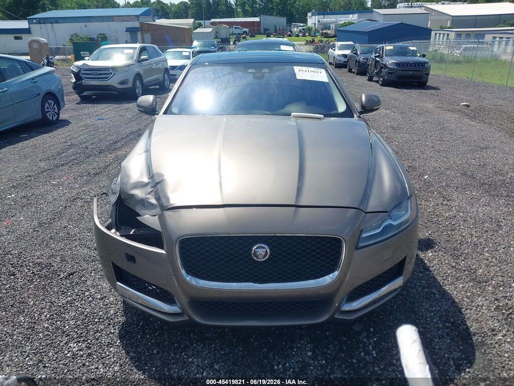 SAJBD4BV5HCY35679 2017 JAGUAR XF photo no. 12