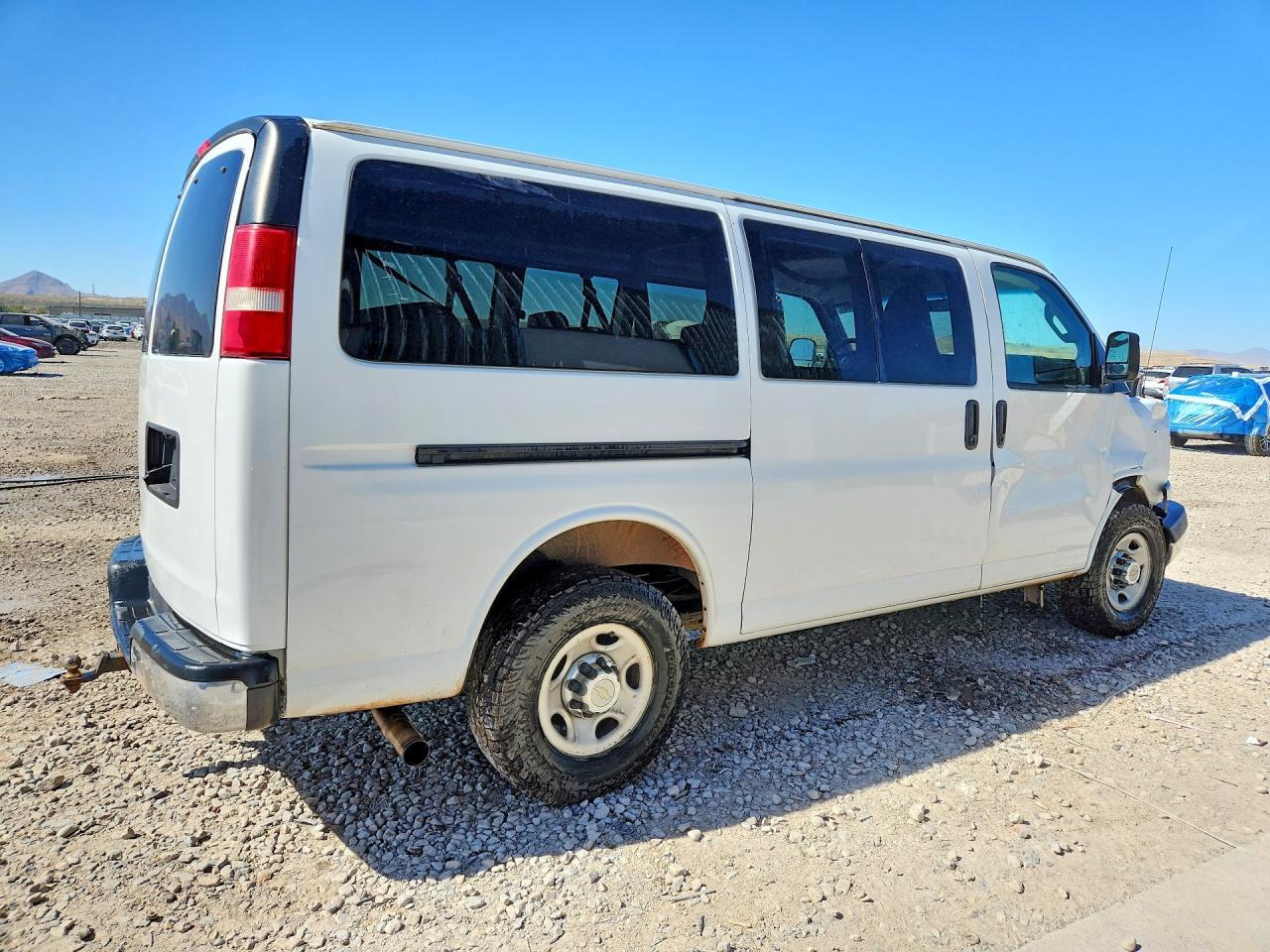 2016 CHEVROLET EXPRESS G3500 LT — Фото 3 из 12