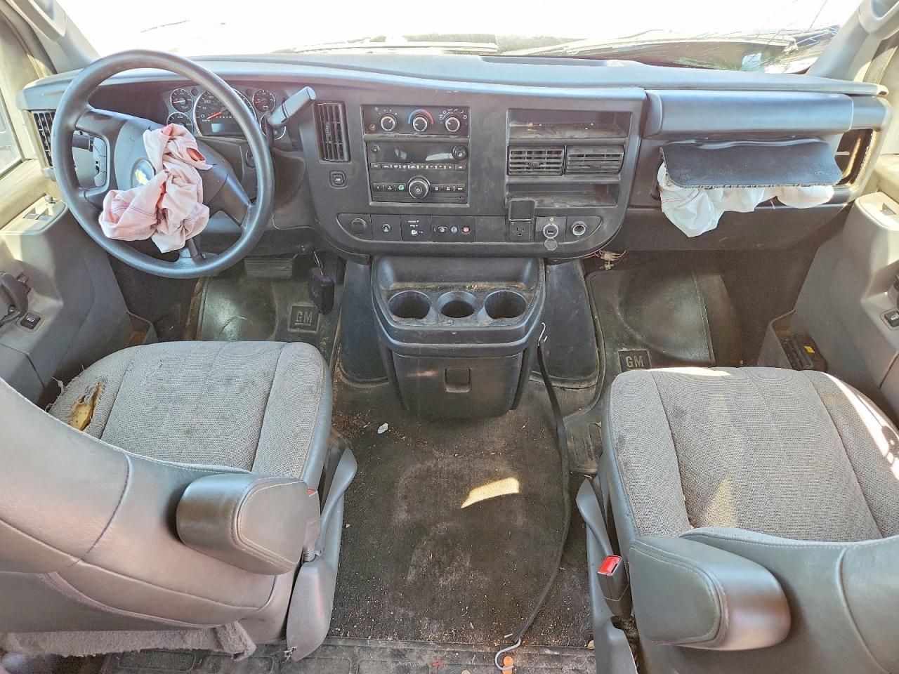 2016 CHEVROLET EXPRESS G3500 LT — Фото 8 из 12