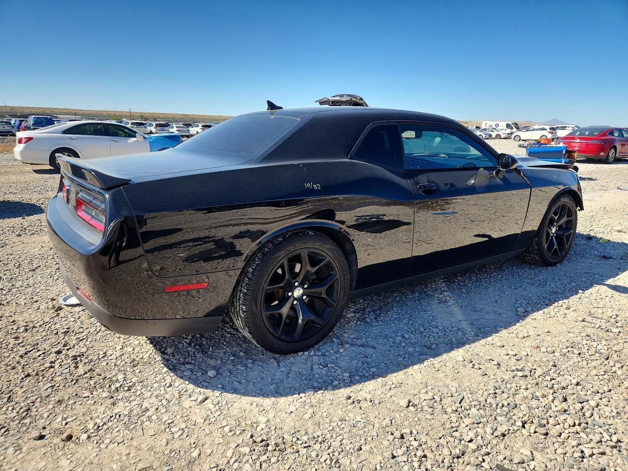 2015 DODGE CHALLENGER SXT PLUS — Фото 3 из 13