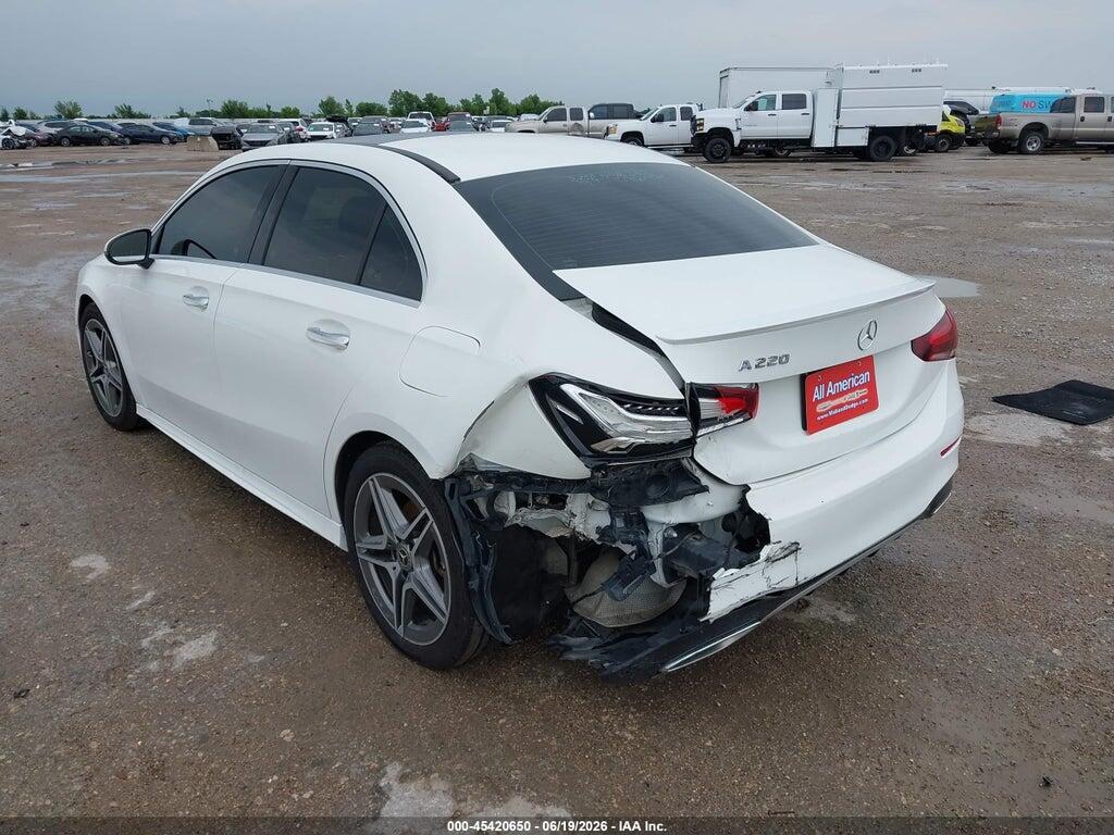 WDD3G4EB5KW017831 2019 MERCEDES-BENZ A 220 photo no. 3