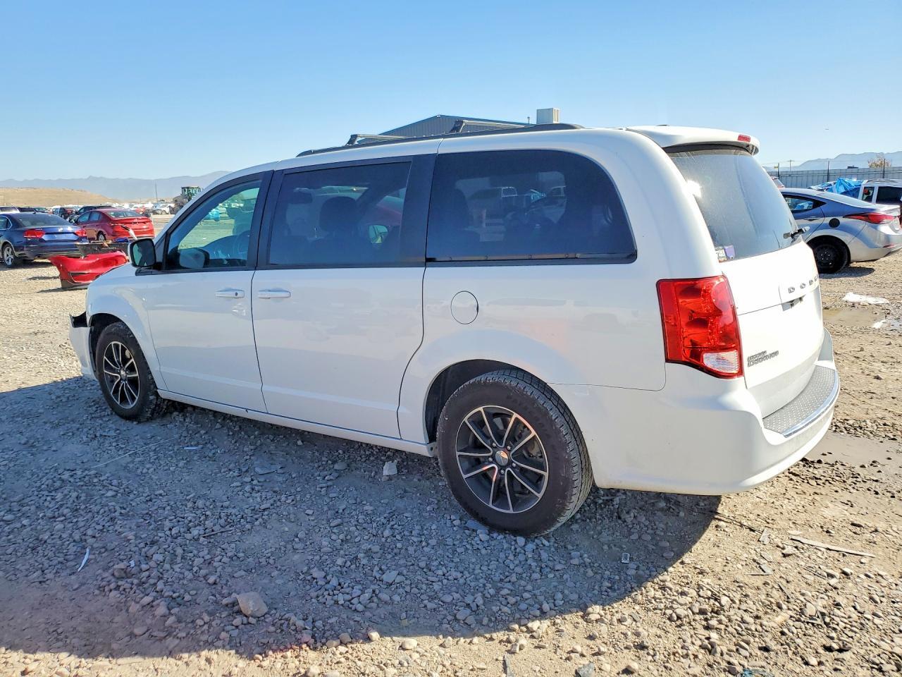 2018 DODGE GRAND CARAVAN GT — Фото 2 из 13