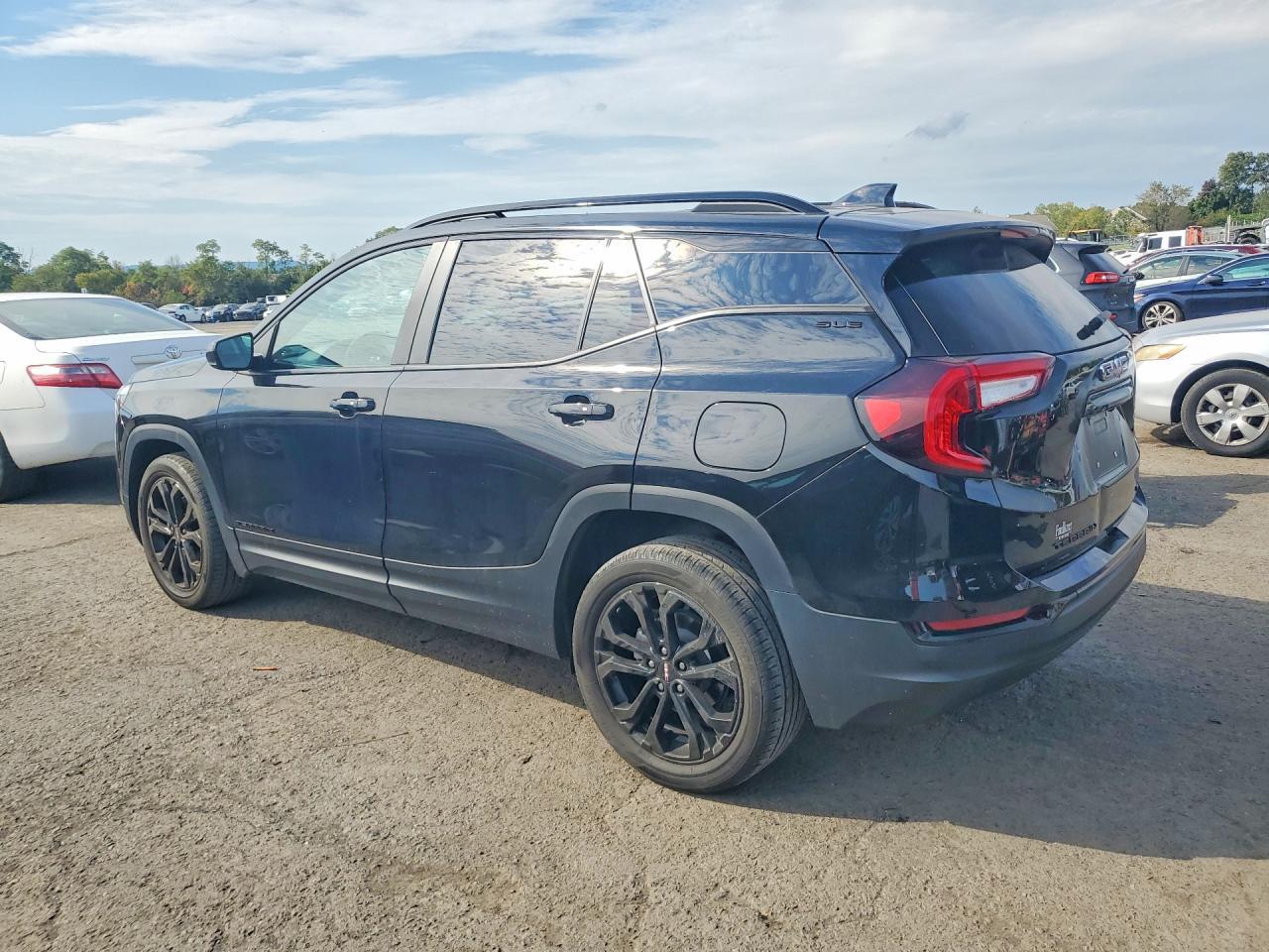 2022 GMC TERRAIN SLE — Фото 2 из 13