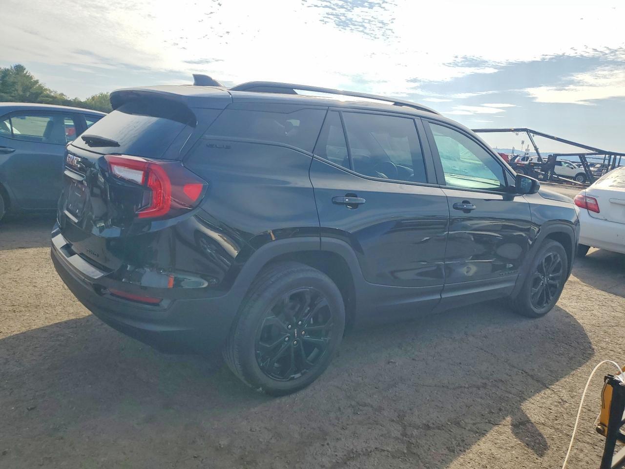2022 GMC TERRAIN SLE — Фото 3 из 13