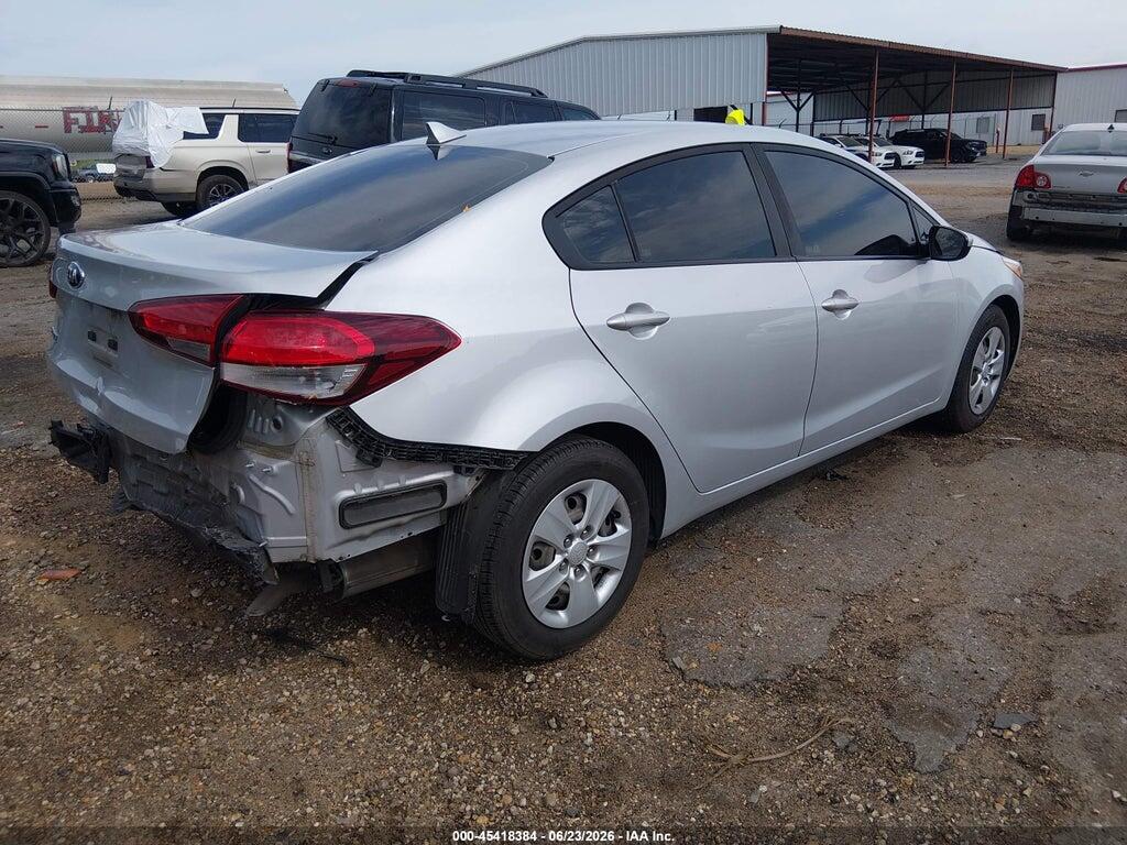 3KPFK4A74JE276388 2018 KIA FORTE photo no. 4