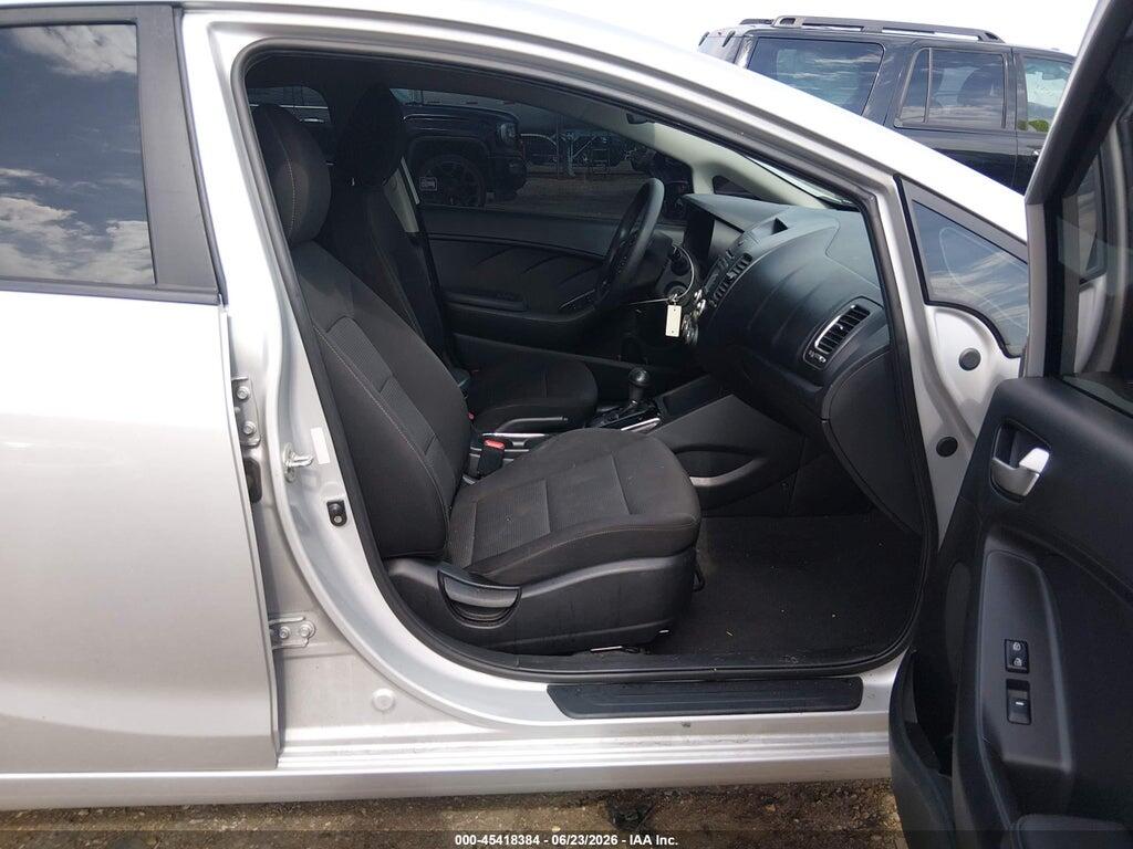 3KPFK4A74JE276388 2018 KIA FORTE photo no. 5
