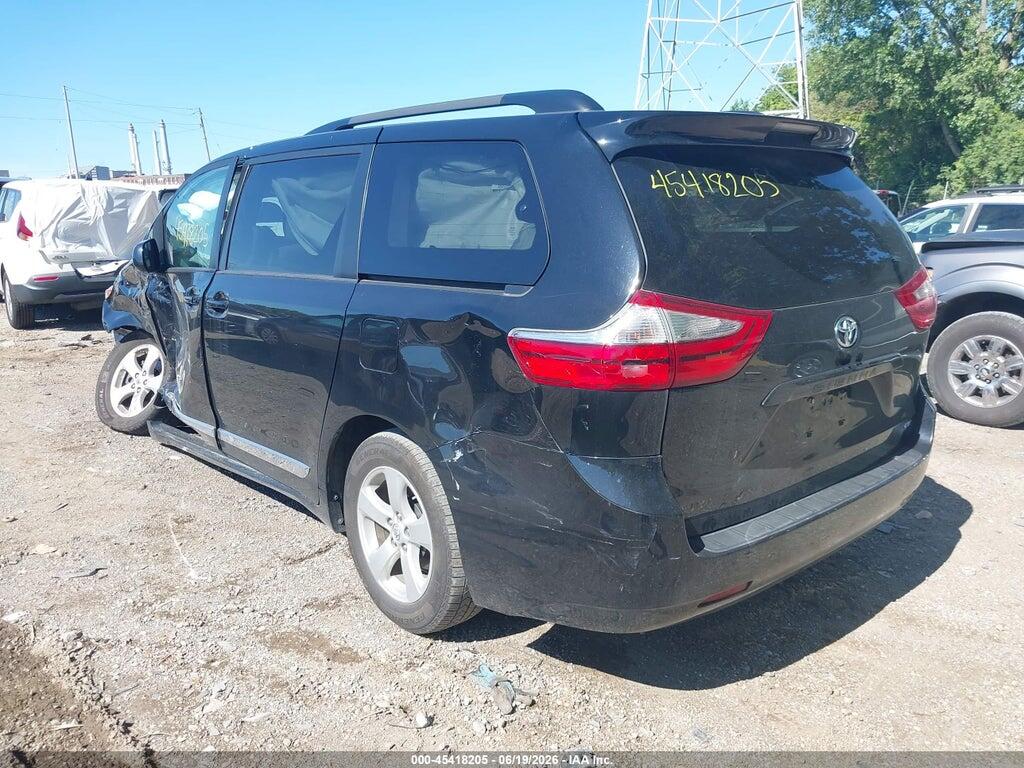 5TDKZ3DC6HS809760 2017 TOYOTA SIENNA photo no. 3