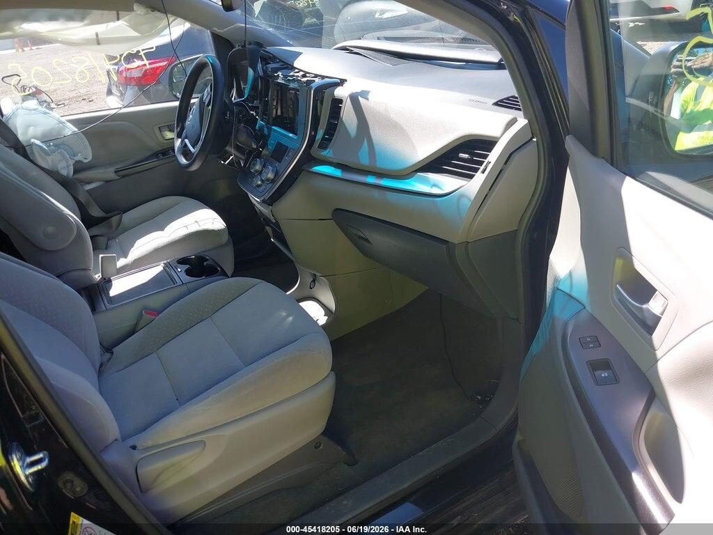 5TDKZ3DC6HS809760 2017 TOYOTA SIENNA photo no. 5