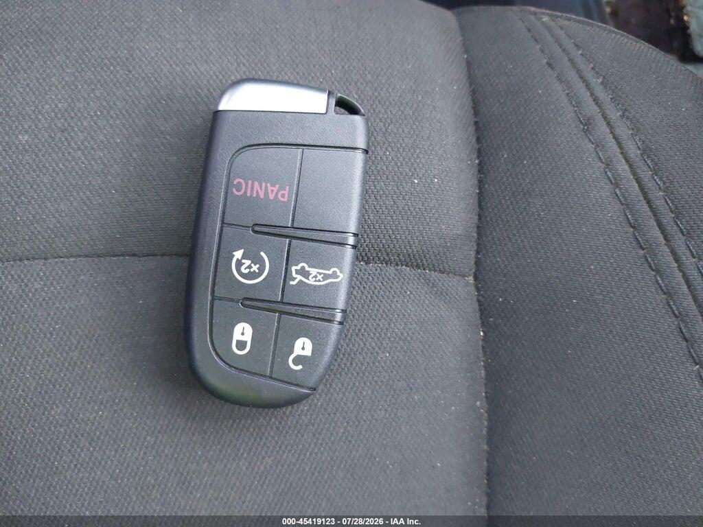 1C3CCCAB7GN136116 2016 CHRYSLER 200 photo no. 11