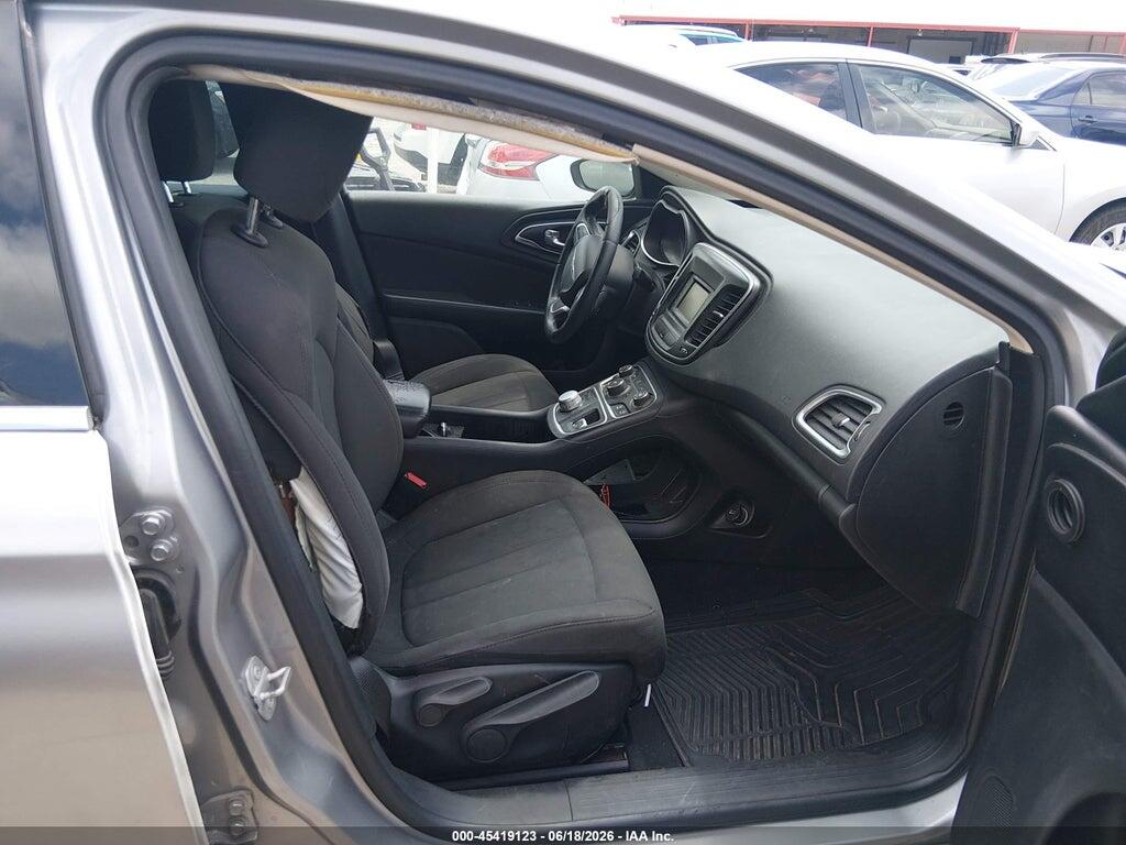 1C3CCCAB7GN136116 2016 CHRYSLER 200 photo no. 5