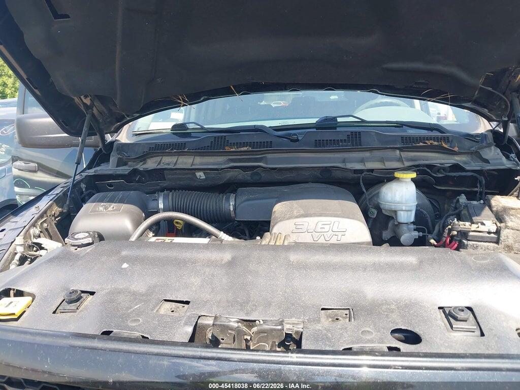 1C6RR7FG4JS327802 2018 RAM 1500 photo no. 10