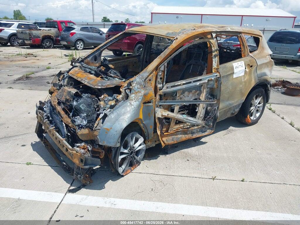 1FMCU0GD7HUD09281 2017 FORD ESCAPE photo no. 2