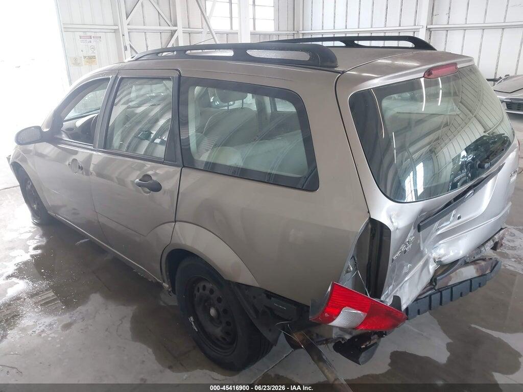1FAFP36N35W240129 2005 FORD FOCUS photo no. 3