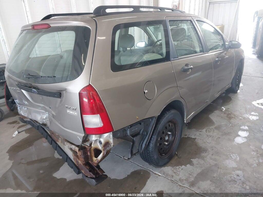 1FAFP36N35W240129 2005 FORD FOCUS photo no. 4