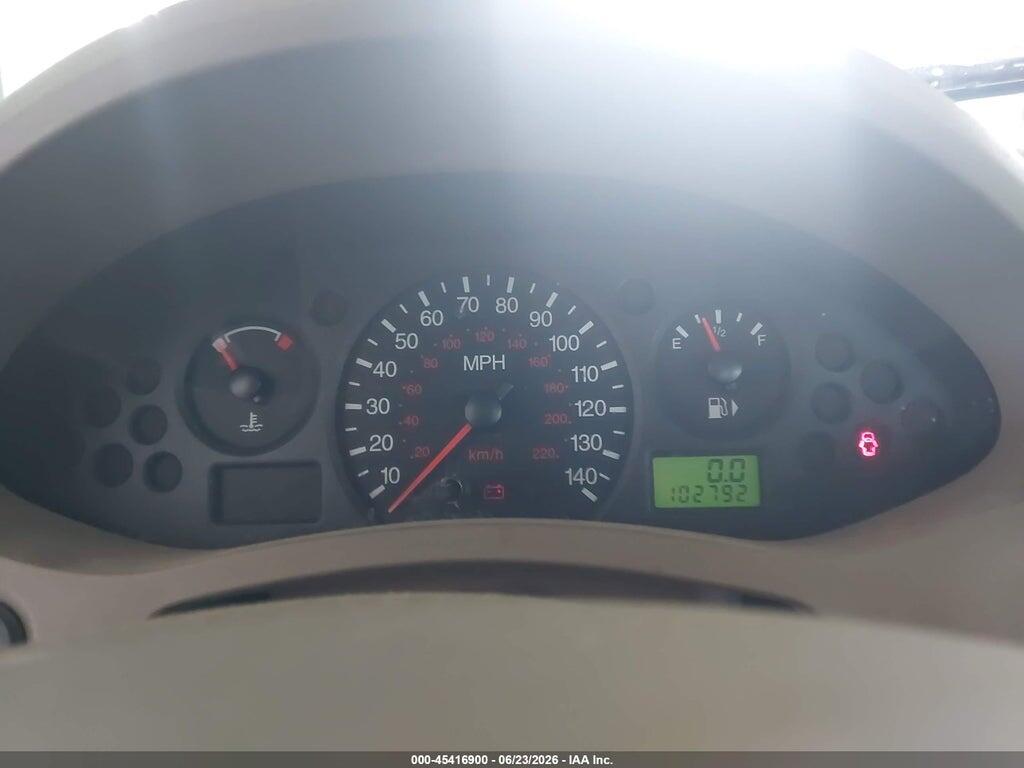 1FAFP36N35W240129 2005 FORD FOCUS photo no. 7