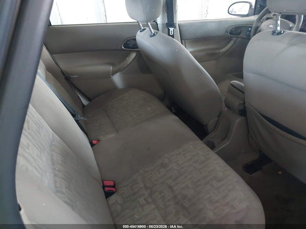1FAFP36N35W240129 2005 FORD FOCUS photo no. 8