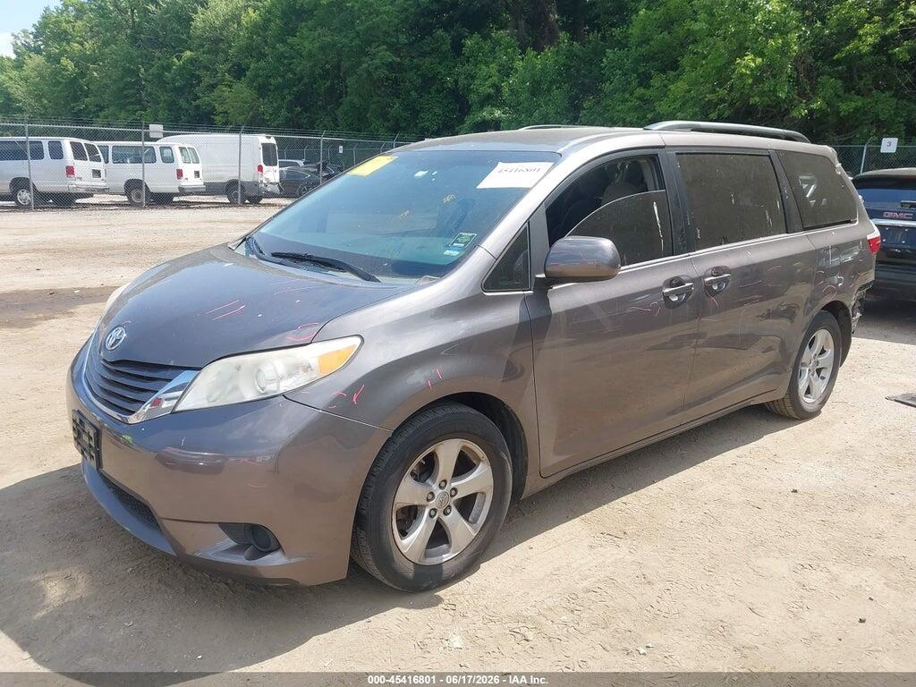 5TDKK3DC3FS576521 2015 TOYOTA SIENNA photo no. 2