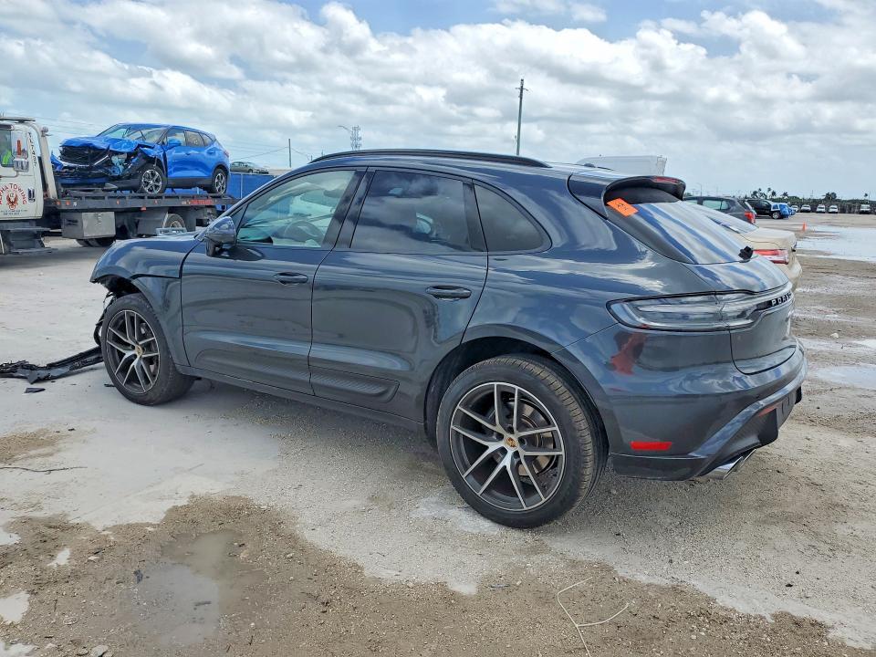 2024 PORSCHE MACAN BASE — Фото 2 из 13