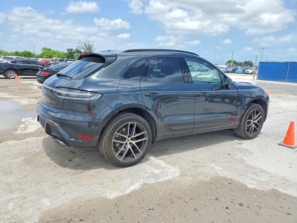 2024 PORSCHE MACAN BASE — Фото 3 из 13