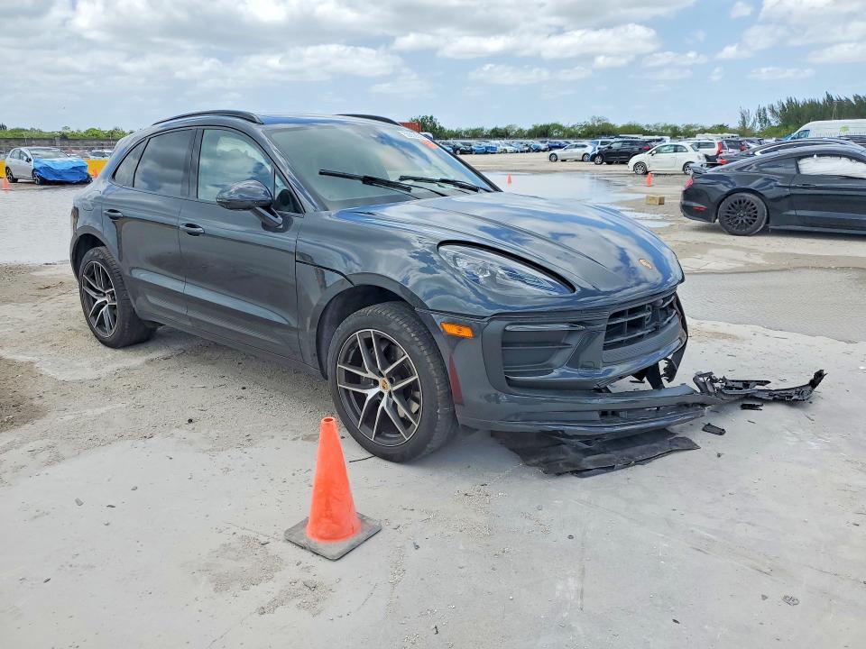 2024 PORSCHE MACAN BASE — Фото 4 из 13