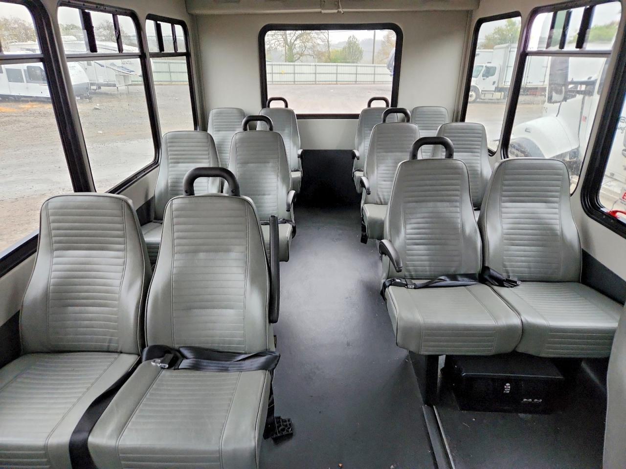 2022 CHEVROLET EXPRESS SHUTTLE BUS — Фото 11 из 13