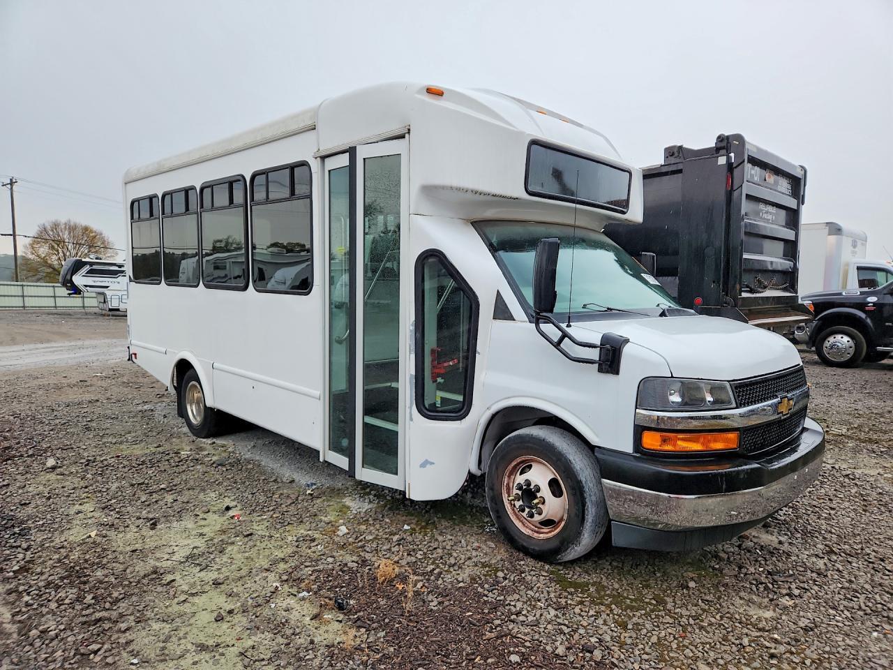 2022 CHEVROLET EXPRESS SHUTTLE BUS — Фото 4 из 13