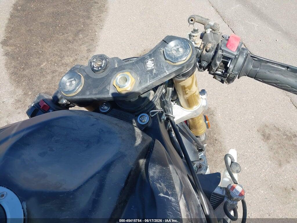 JS1GR7MA6T7101002 2026 SUZUKI GSX-R750 photo no. 7